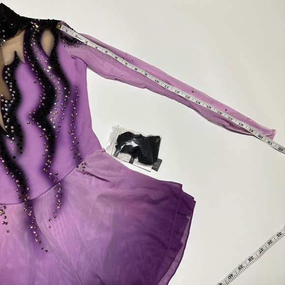Used Figure Skating Dress Size 12 (7~10T) with Hair Scrunchies (120~140cm) - Picture 6 of 11